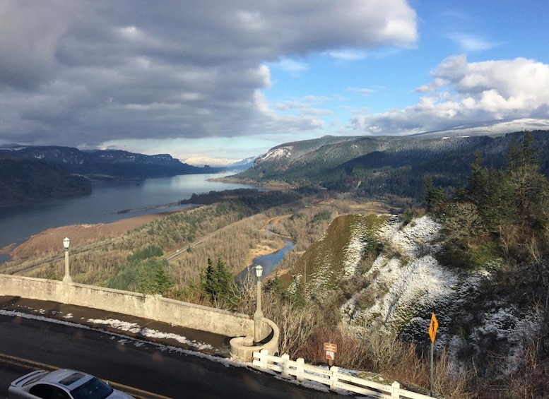 From Portland: Columbia Gorge Hike and Winery Lunch