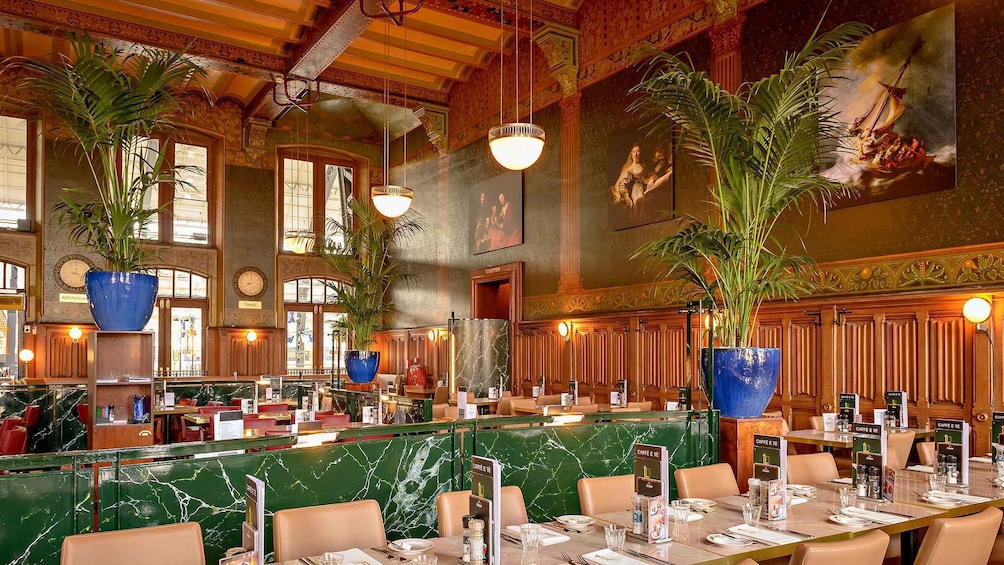 Picture 8 for Activity Amsterdam: 3-Course Meal in Historic 1st Class Waiting Rooms