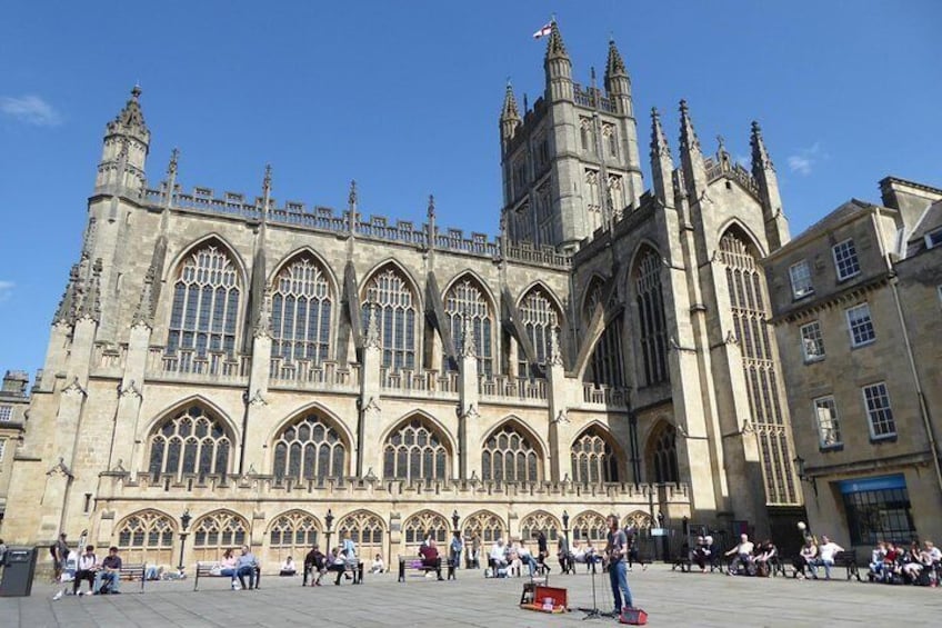 The Bath Abbey's history dates back over 1000 years