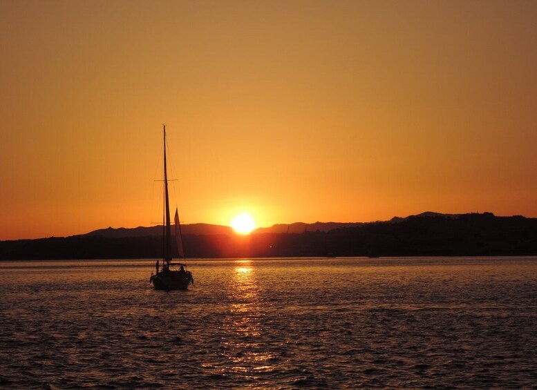 Picture 5 for Activity Cascais: Sunset Boat Trip with Welcome Drinks