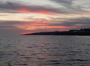 Cascais : Sunset Boat Trip avec des boissons de bienvenue