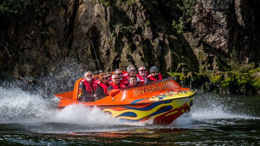 Cambridge: Waikato River 45-Minute Extreme Jet Boat Ride