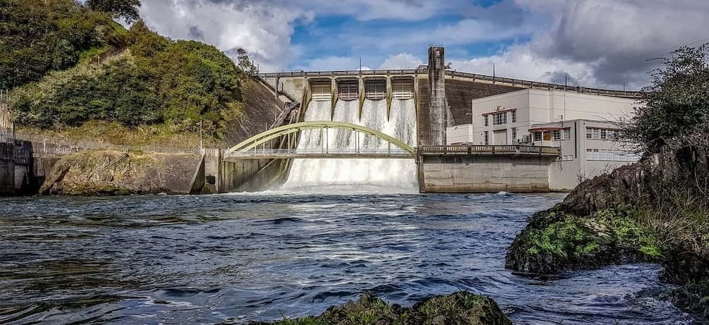 Picture 1 for Activity Cambridge: Waikato River 45-Minute Extreme Jet Boat Ride