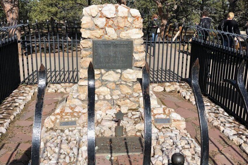 Buffalo Bill's gravesite at Lookout Mountain.