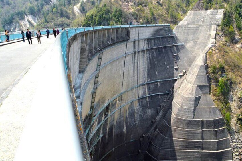 En route to the top, you will pass Kurobe Dam - Japan's highest dam and an epic feat of engineering.