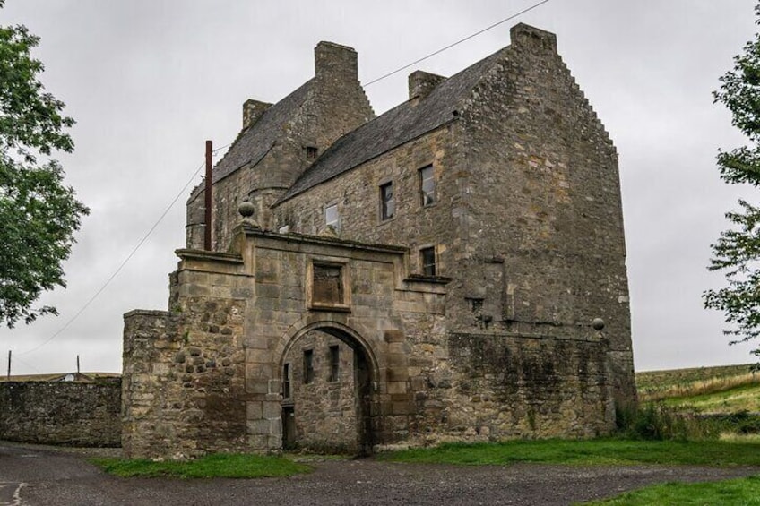 Midhope Castle as Lallybroch