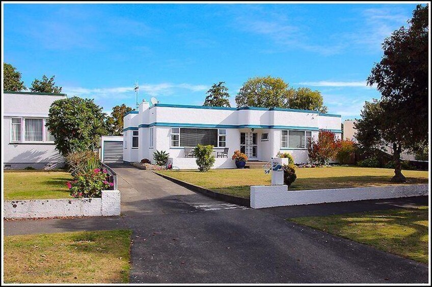 Art Deco homes with Hawkes Bay Scenic Tours