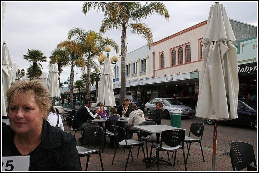 Drive the main streets of Napier with Hawkes Bay Scenic Tours