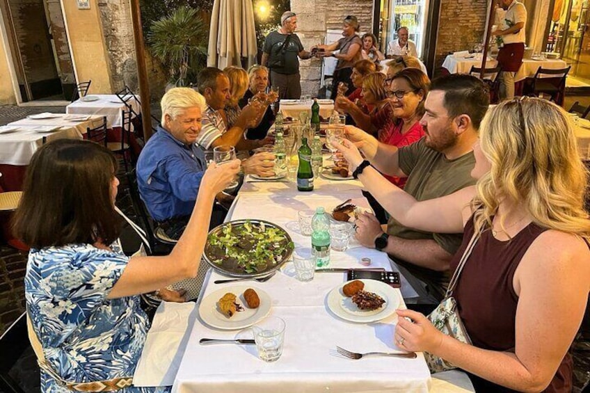  Rome: 3 Course Dinner Experience with a Local Foodie