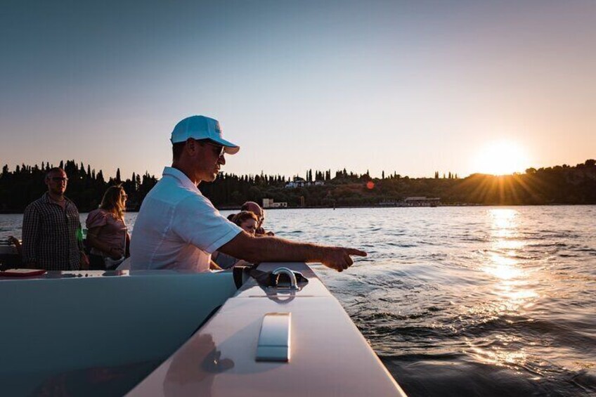 Sunset boat tour of Sirmione with exclusive onboard aperitif