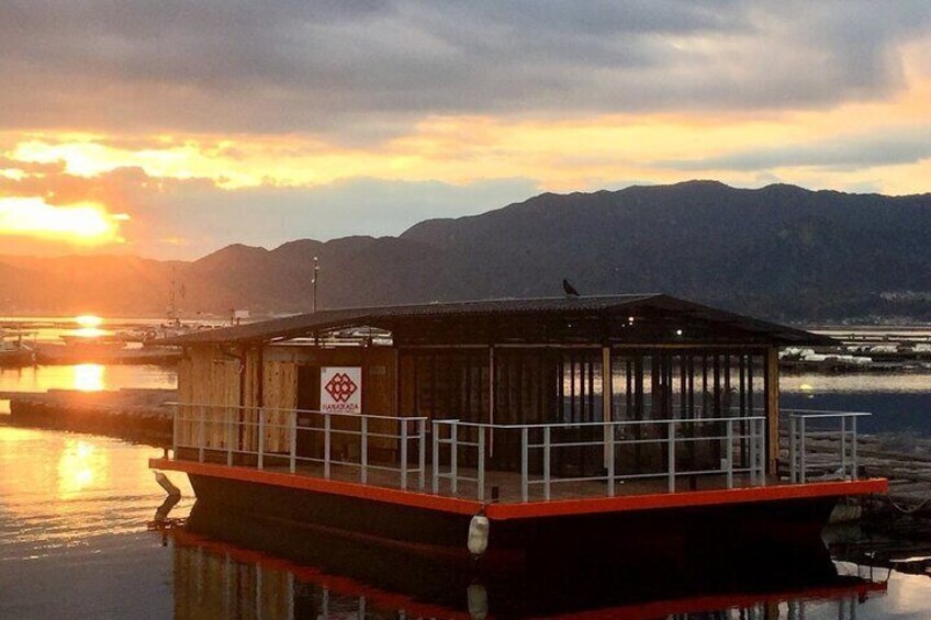 Lunch Cruise on HANAIKADA (Raft-Type Boat) with Scenic View of Miyajima