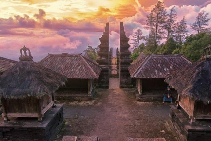 Solo Palace Tour with Sukuh and Ceto Temple from Yogyakarta
