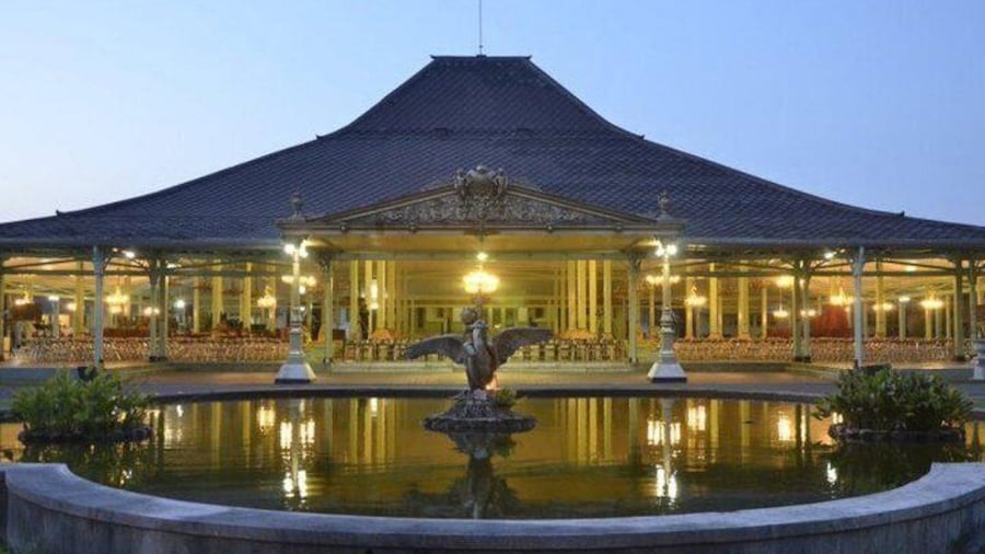Solo Palace Tour with Sukuh and Ceto Temple from Yogyakarta