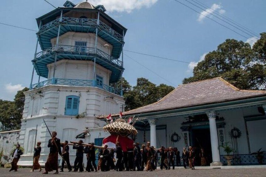 Solo Palace Tour with Sukuh and Ceto Temple from Yogyakarta