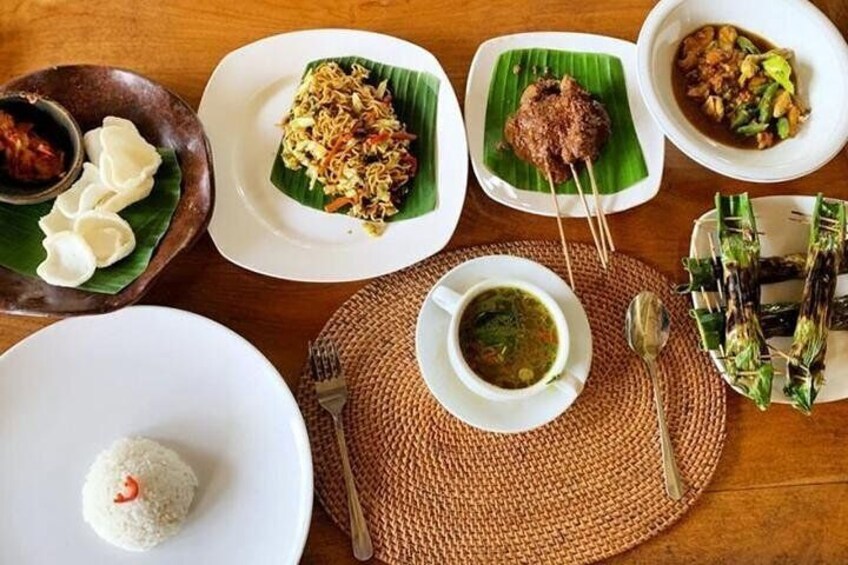 Go Locally: Bali Ubud Cooking Class with Traditional Market Visit by Chef Ketut