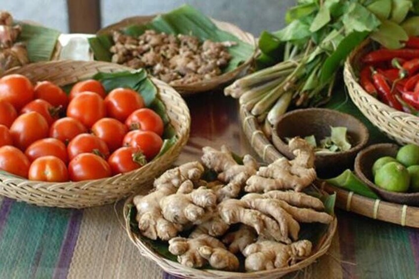 Go Locally: Bali Ubud Cooking Class with Traditional Market Visit by Chef Ketut