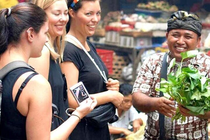 Go Locally: Bali Ubud Cooking Class with Traditional Market Visit by Chef Ketut