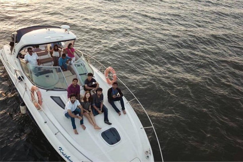 Luxury Speed Boat Cruising In Goa