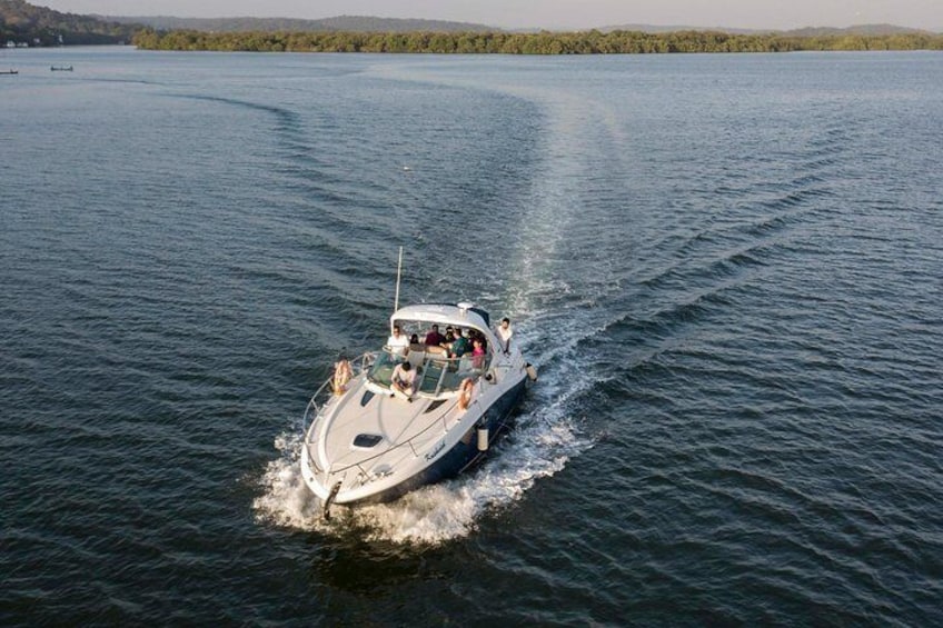 Luxury Speed Boat Cruising In Goa