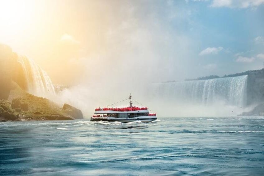 Oakville To Niagara Falls Day Tour (Includes Boat Cruise & Wine Tasting)