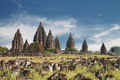 Borobudur & Prambanan in Yogyakarta, train to Malang, hike Bromo & Ijen // ...