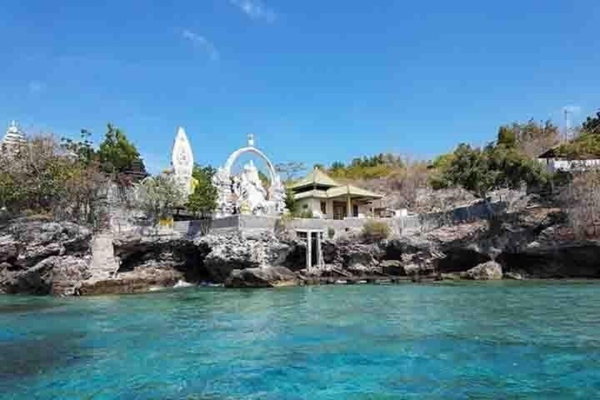 East Java Exotic Day Tour: Menjangan & Tabuhan Island Open Trip from Banyuwangi