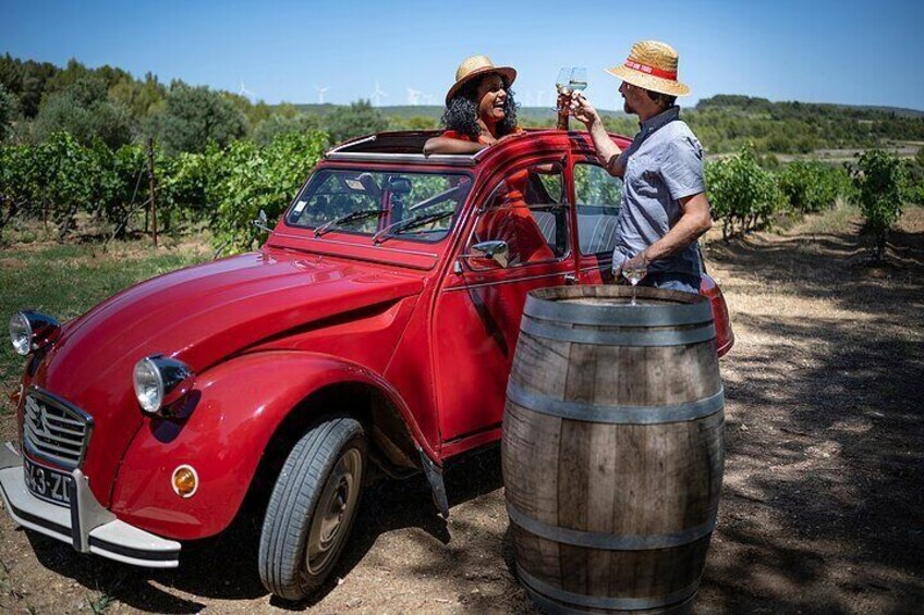 Private vintage car half-day wine tour in 2CV