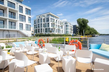 Berliini: Luxury Solar Catamaran River Tour