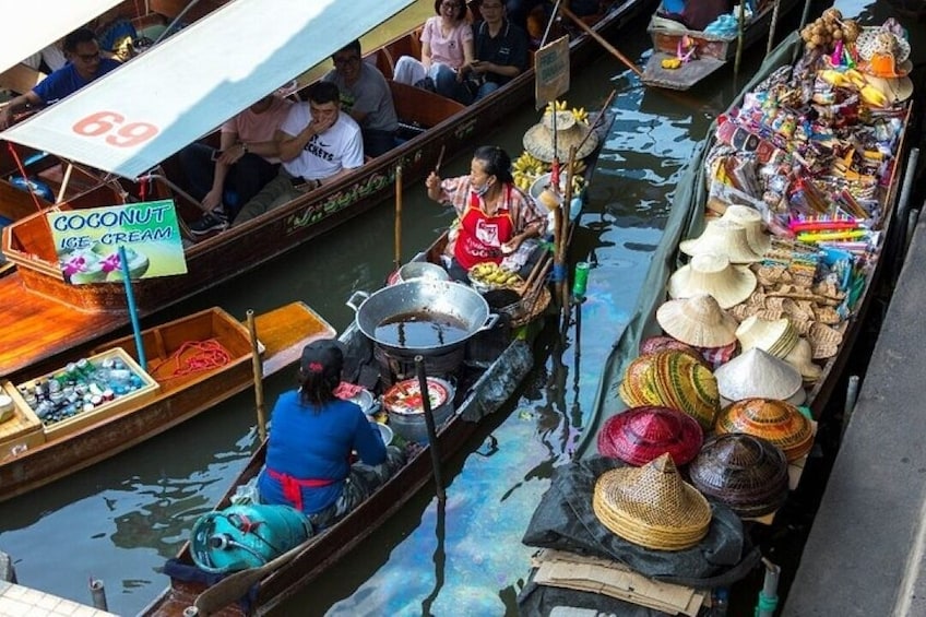 Half Day Private Tour Railway & Floating Markets