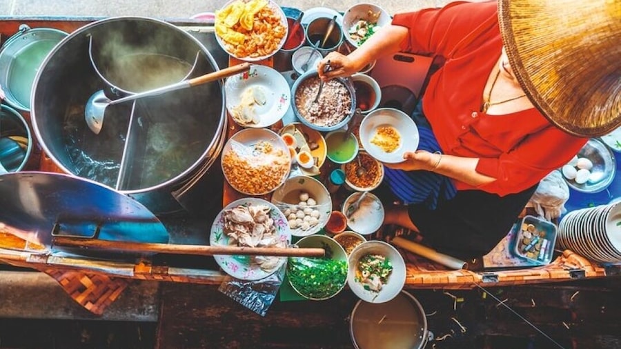 Half Day Private Tour Railway & Floating Markets