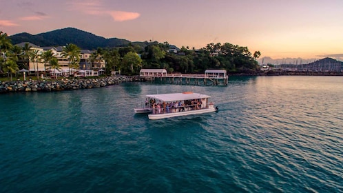 Airlie Beach: 2-Hour Sunset Cruise with Sparkling Wine