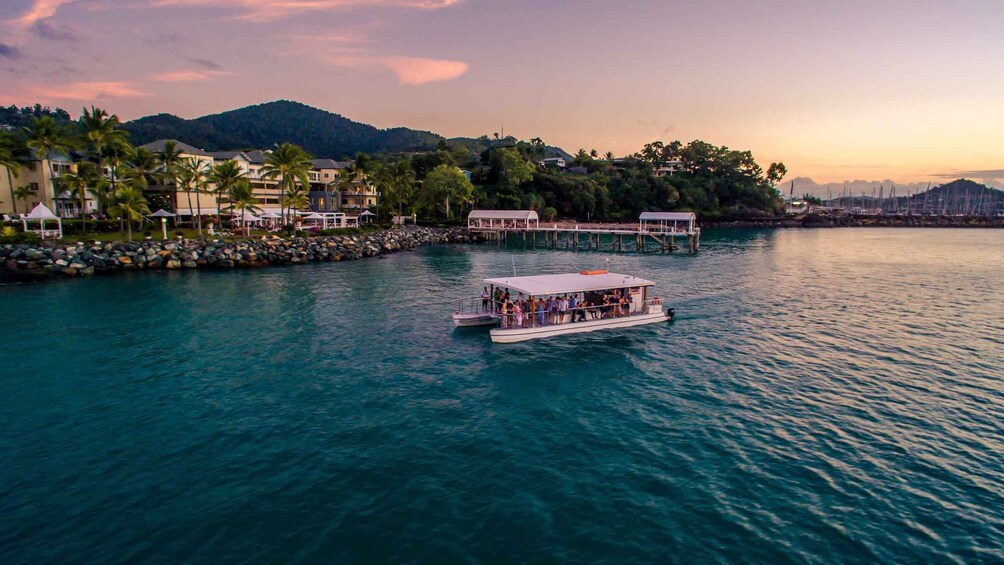 Airlie Beach: 2-Hour Sunset Cruise with Sparkling Wine