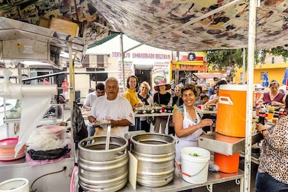 Mazatlan: Barrio Bites Tour in a Traditional Taxi