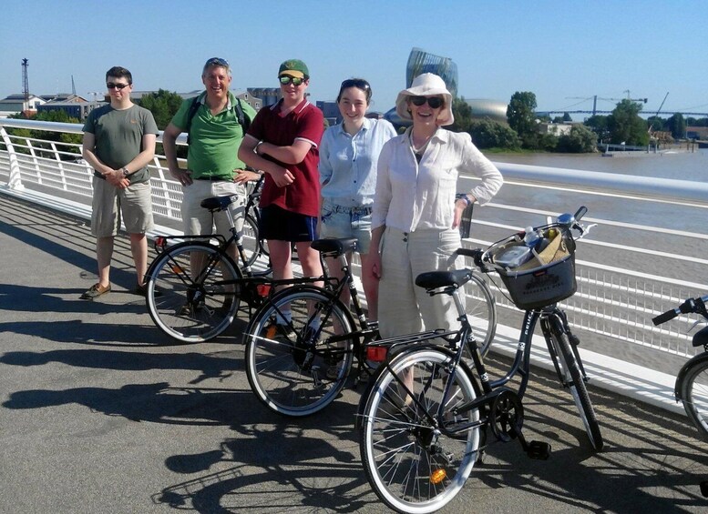 Picture 9 for Activity Bordeaux Essentials: 3-Hour Bike Ride