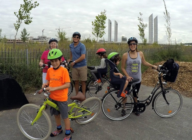 Picture 3 for Activity Bordeaux Essentials: 3-Hour Bike Ride