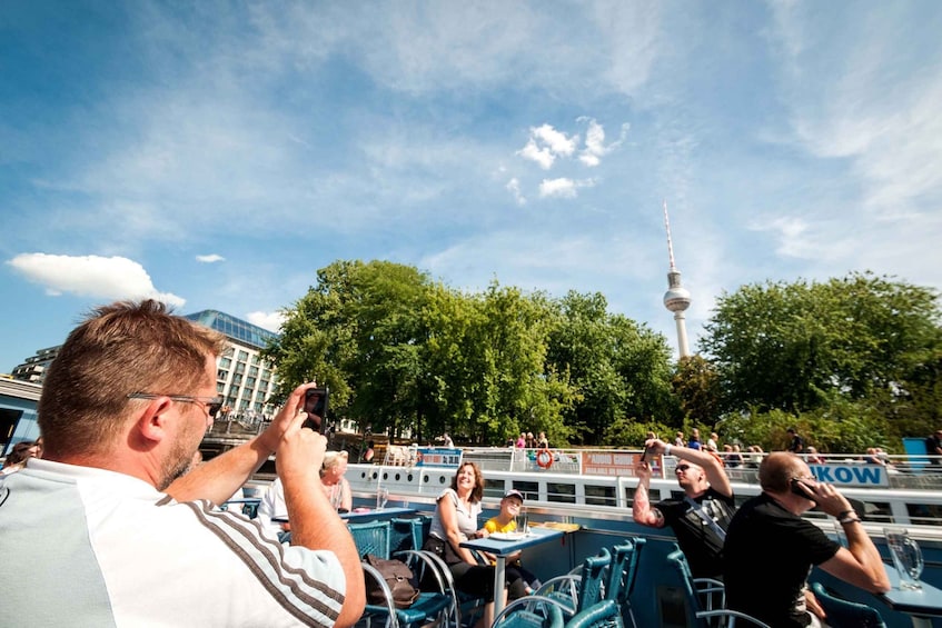 Picture 8 for Activity Berlin: 3.25-Hour Spree & Landwehrkanal Boat Tour