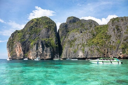 Phi Phi Island Full Day by Speedboat Group tour