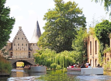 Gante: Paseo guiado en barco de 50 minutos por el Centro Medieval