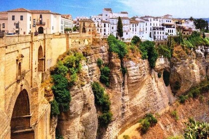 Van Sevilla: Privétransfer van een hele dag naar Granada via Ronda