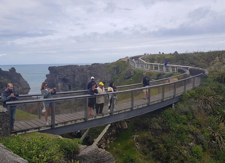 From Greymouth: Punakaiki Blowholes & Pancake Rocks Tour