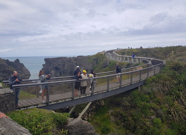 From Greymouth: Punakaiki Blowholes & Pancake Rocks Tour