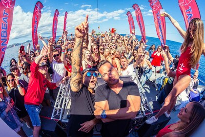 Ibiza: Fiesta en barco crucero con barra libre y DJ