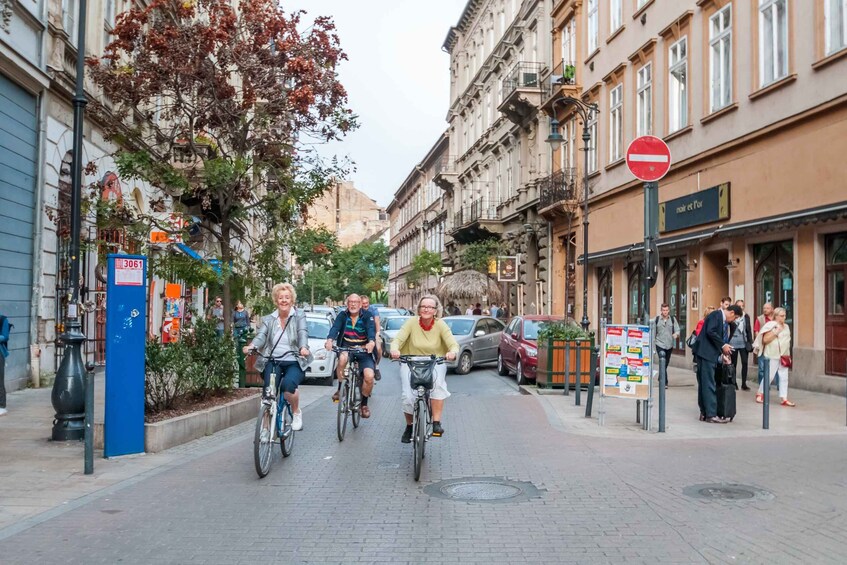 Picture 12 for Activity Budapest: Guided City Discovery Bike Tour