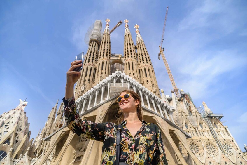 Barcelona Free Tour: Gaudi Highlights and La Sagrada Famila