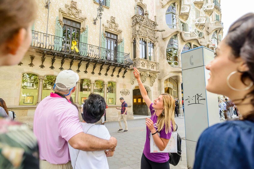 Picture 3 for Activity Barcelona Free Tour: Gaudi Highlights and La Sagrada Famila