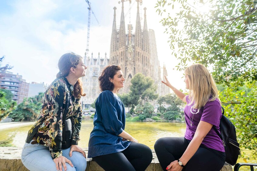 Picture 1 for Activity Barcelona Free Tour: Gaudi Highlights and La Sagrada Famila