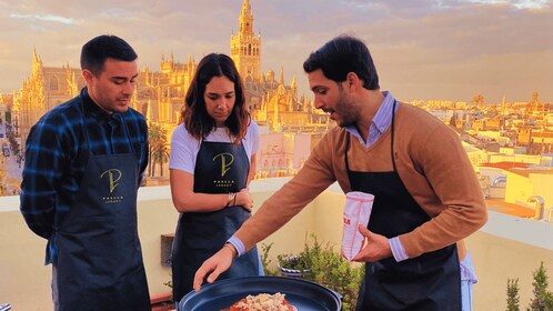 Séville : Les points forts du toit excursion et cours de cuisine Paella