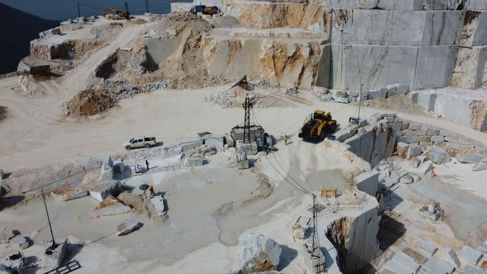Picture 9 for Activity Colonnata: Carrara Marble Quarries Tour by Jeep