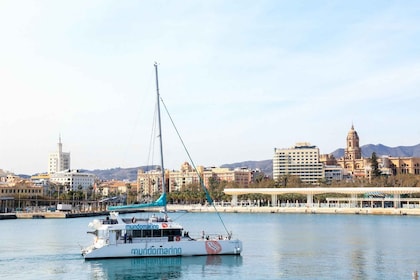 Malaga : Catamaran à voile avec baignade et déjeuner de paella