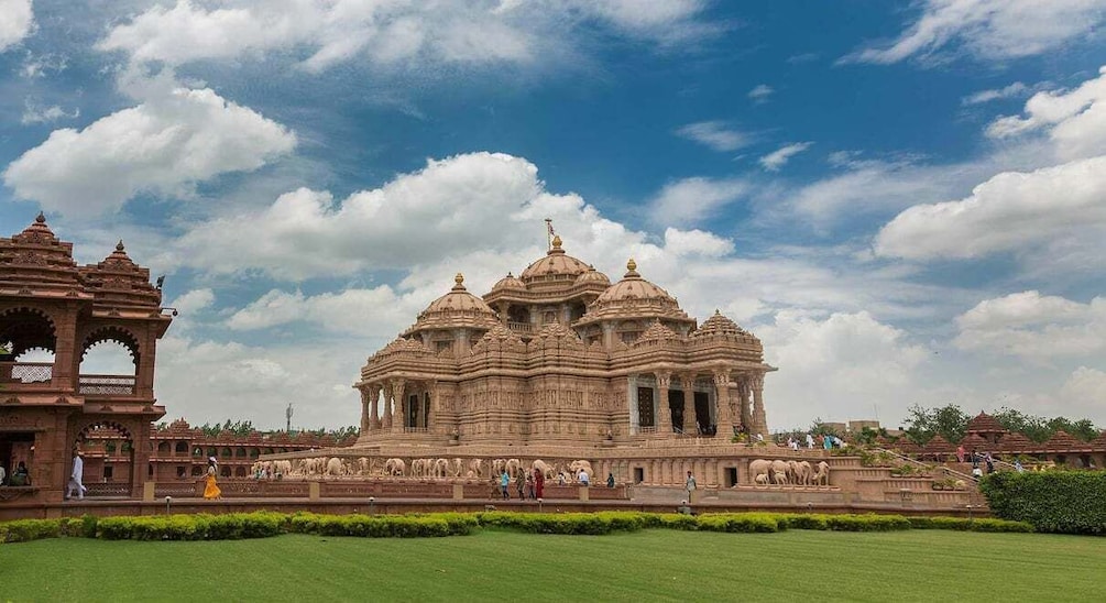 Picture 2 for Activity Tour To Swaminarayan Akshardham Guide & Delhi Transfers